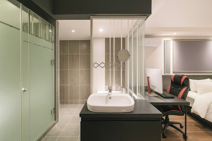 Room 73 of 85
