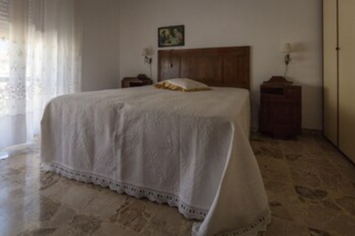 Room 28 of 37