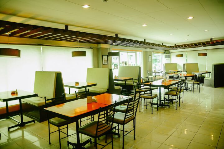Dining 19 of 26