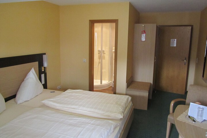 Room 9 of 42