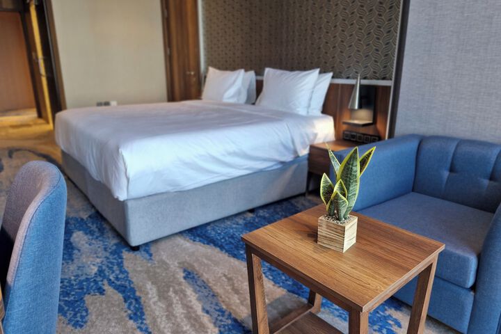 Room 28 of 62