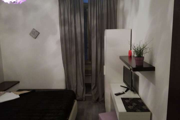 Room 4 of 15