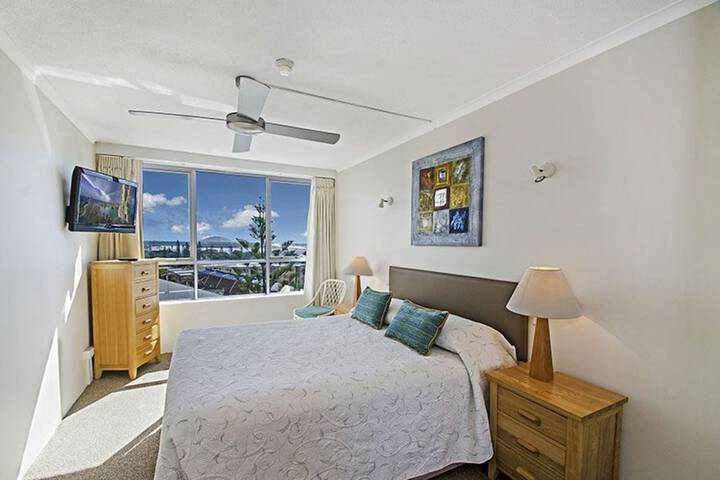 Room 2 of 136