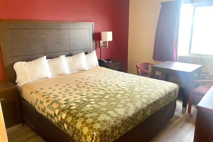 1 King Bed (2 of 4)