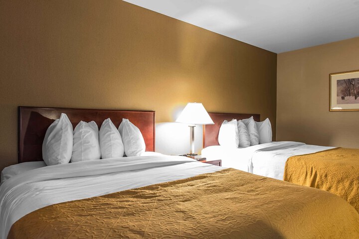 Quadruple Queen Size Bed (7 of 13)