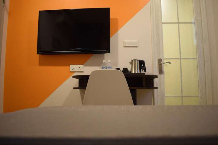 Room 10 of 37