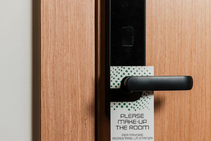 Room 15 of 115