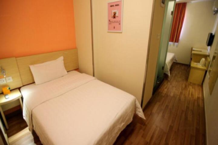 Room 3 of 8
