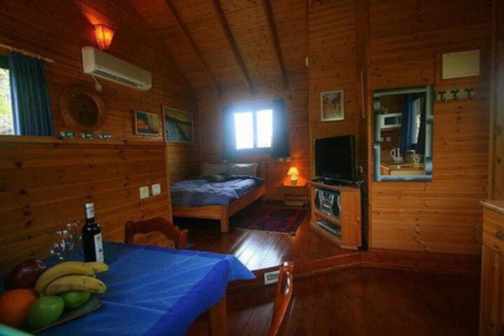 Room 3 of 40