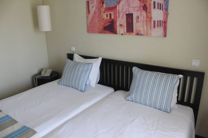 Room 4 of 129