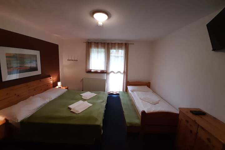 Room 10 of 12