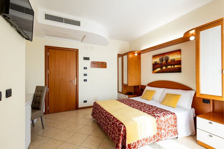 Room 12 of 44