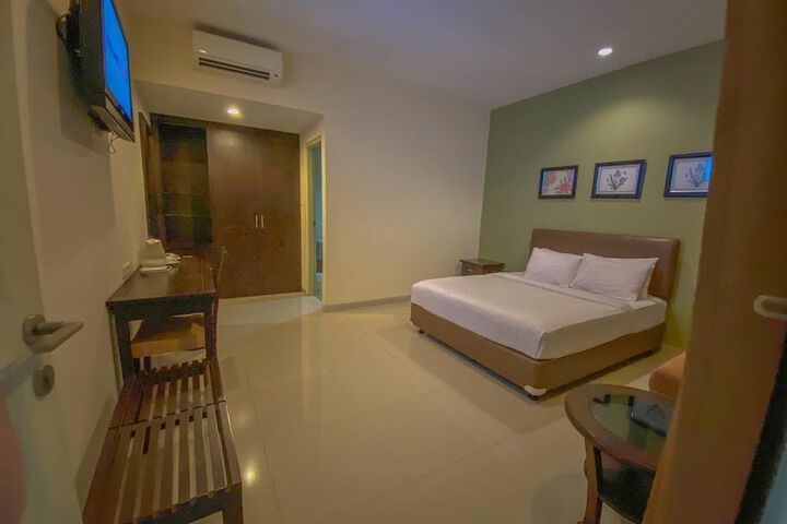 Room 14 of 33