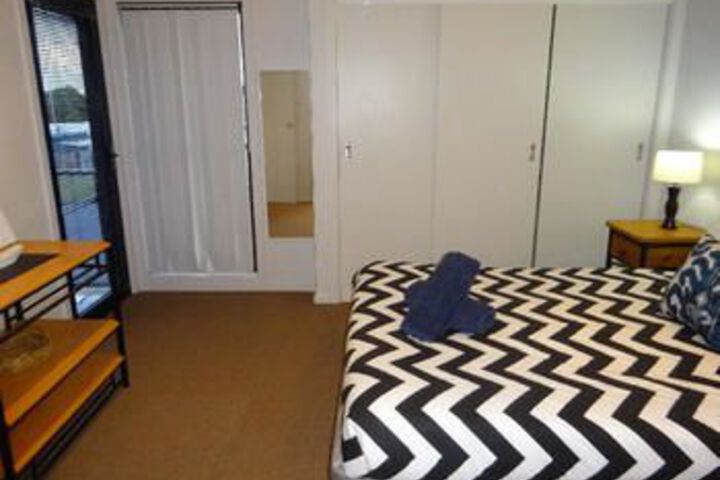 Room 6 of 15