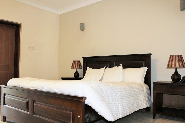 Room 11 of 114
