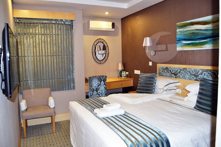Room 8 of 50