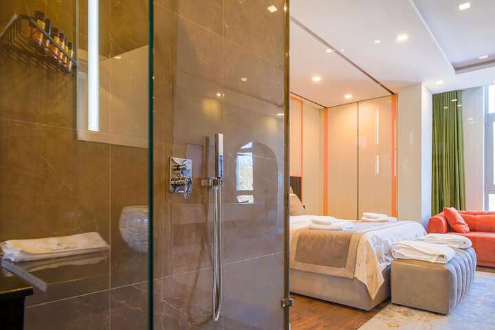 Room 26 of 65