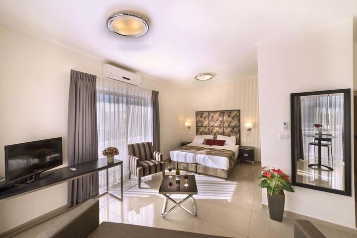 Room 10 of 50