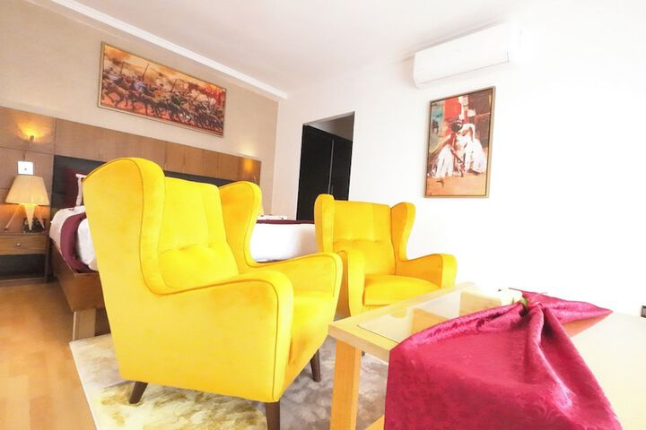 Room 12 of 39