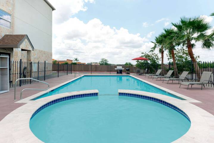 Hotel Pool