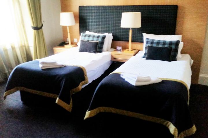 Room 5 of 41