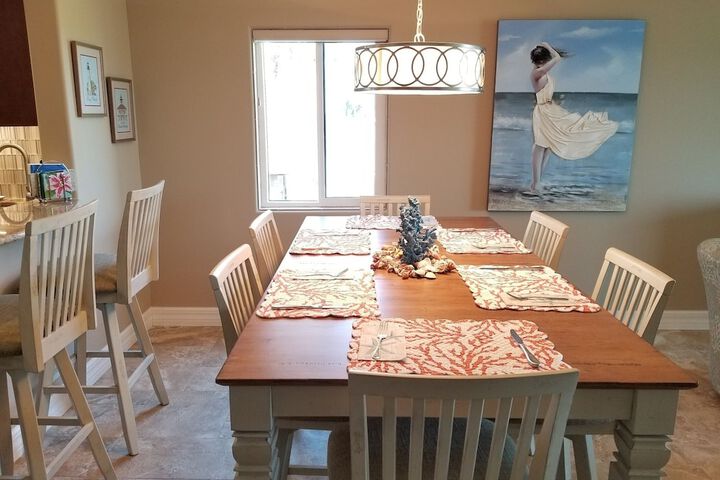 Dining 23 of 32