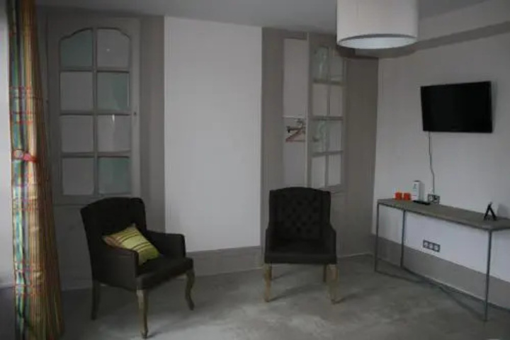 Room 2 of 6
