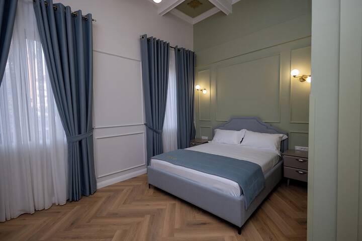 Room 7 of 33