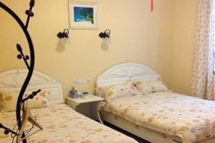 Room 5 of 8