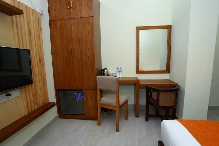 Room 11 of 32