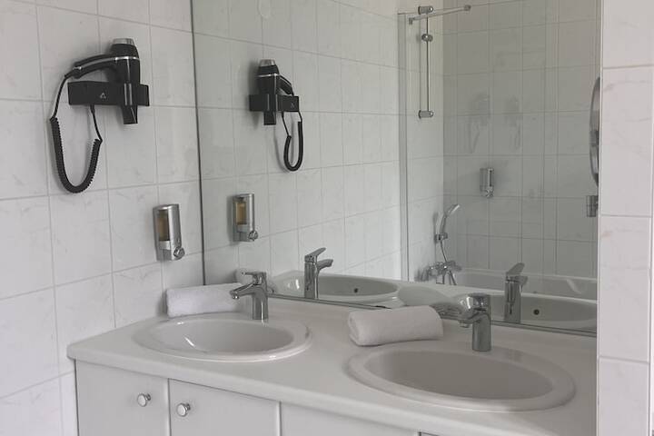 Room 11 of 21