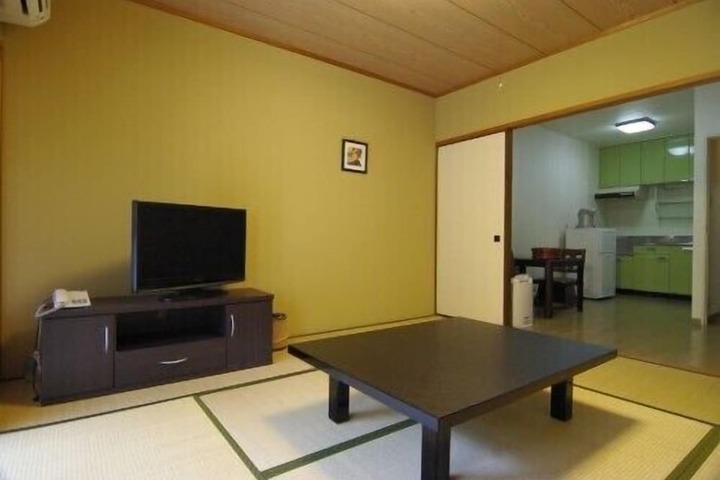 Room 12 of 38