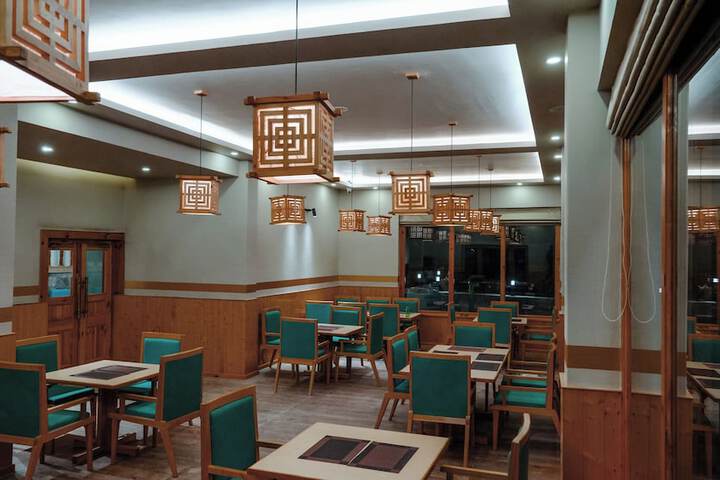 Dining 33 of 40