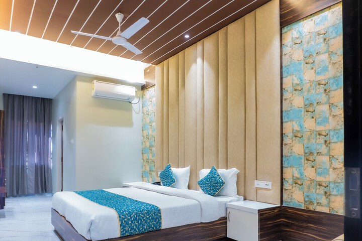 Room 2 of 20