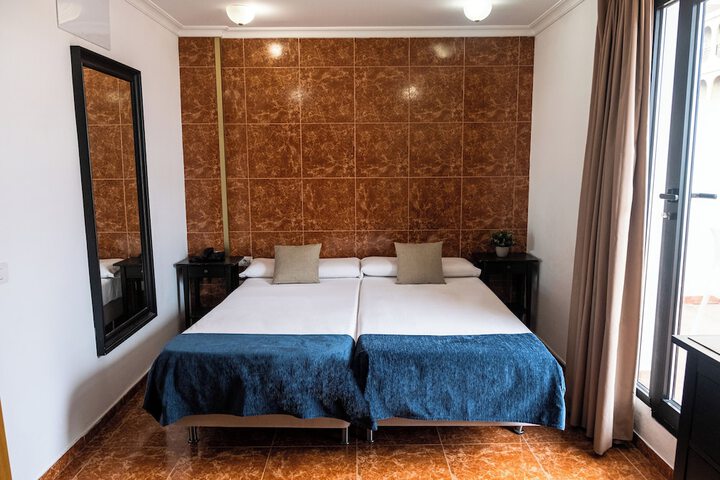Room 9 of 31