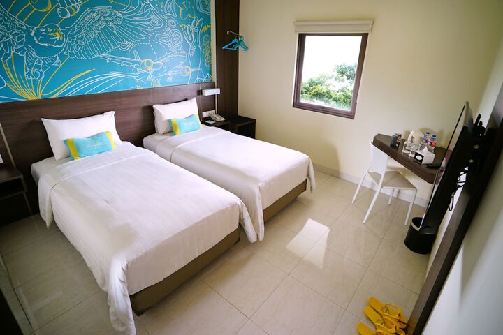 Room 8 of 33