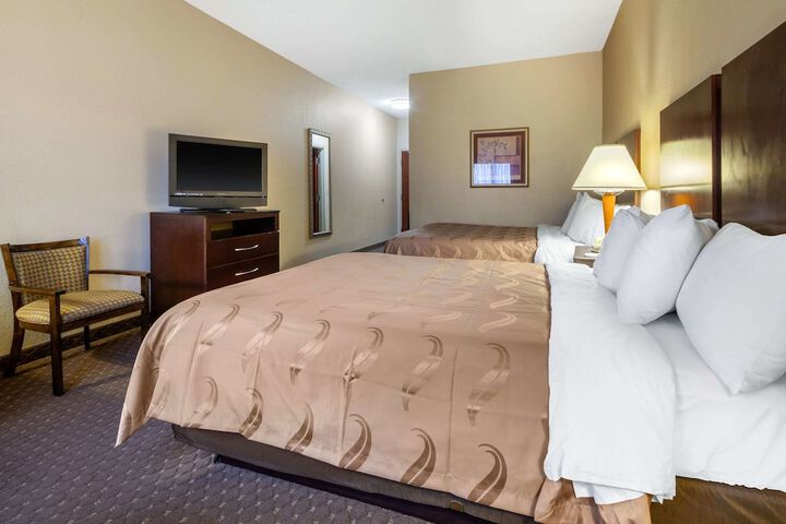 2 Queen Beds (3 of 6)