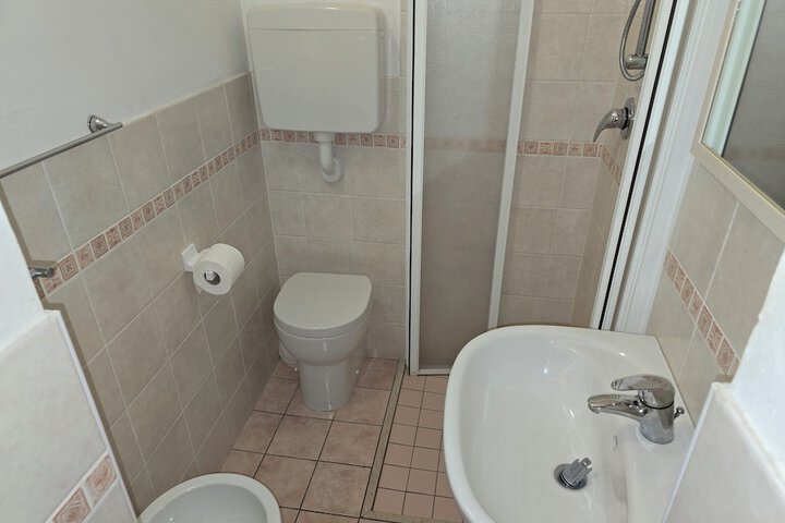Room 22 of 28