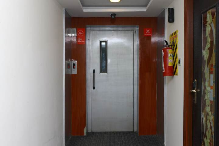 Ballroom/Hall 19 of 23