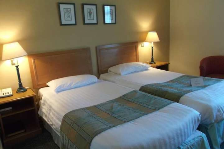 Room 4 of 16