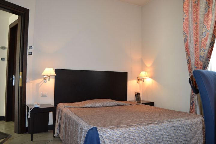 Room 4 of 52