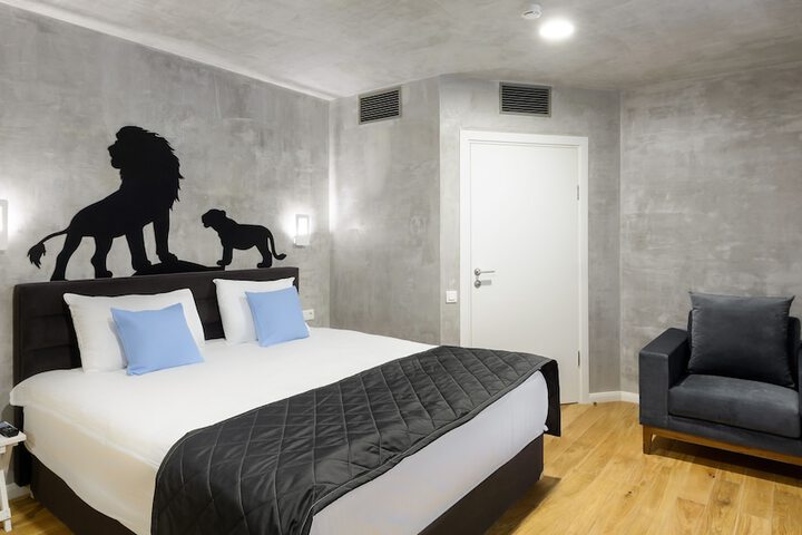 Room 19 of 69