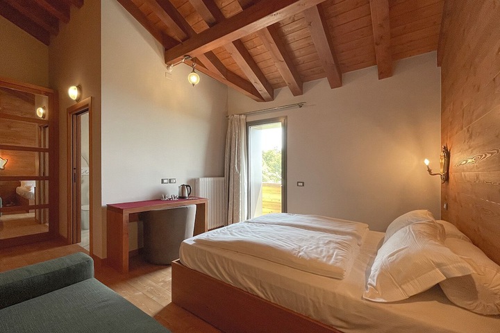 Room 9 of 29