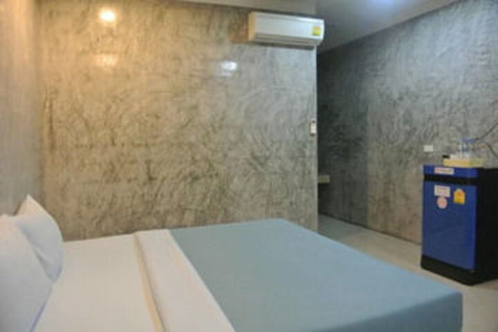 Room 12 of 15