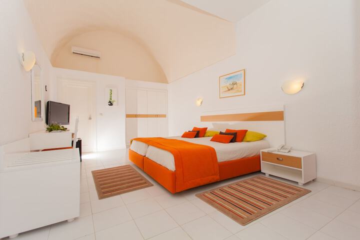 Room 6 of 80