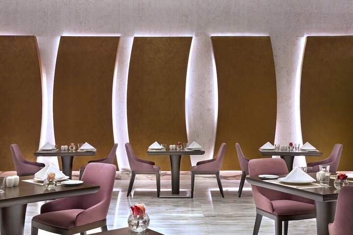 Dining 24 of 32