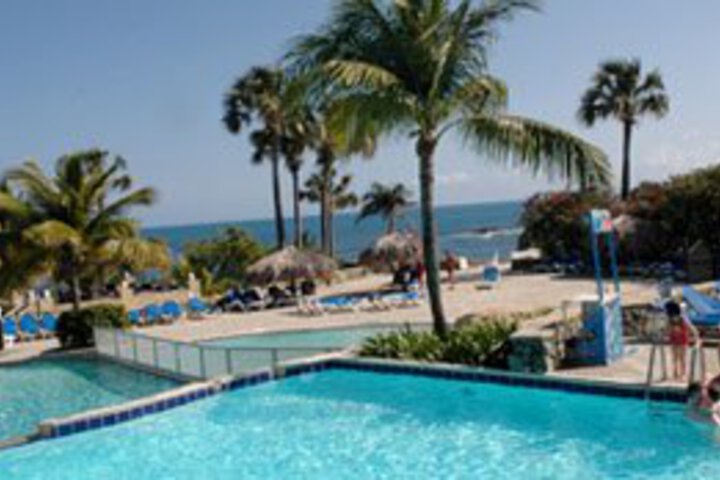 Tropical Suites Luxury Resort Hotel -