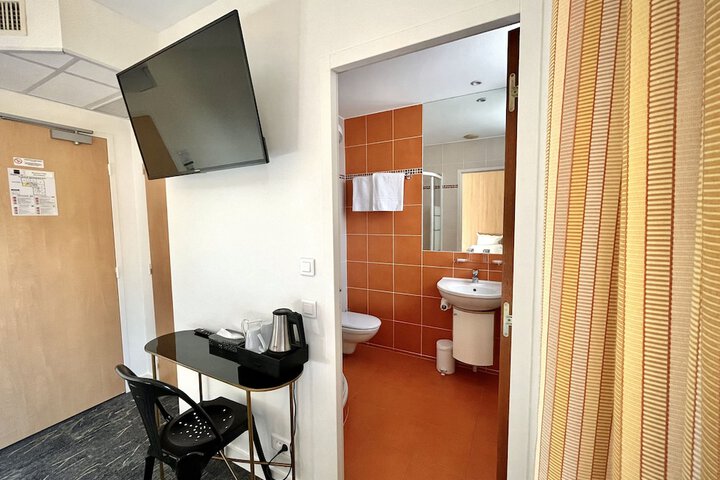 Room 6 of 29