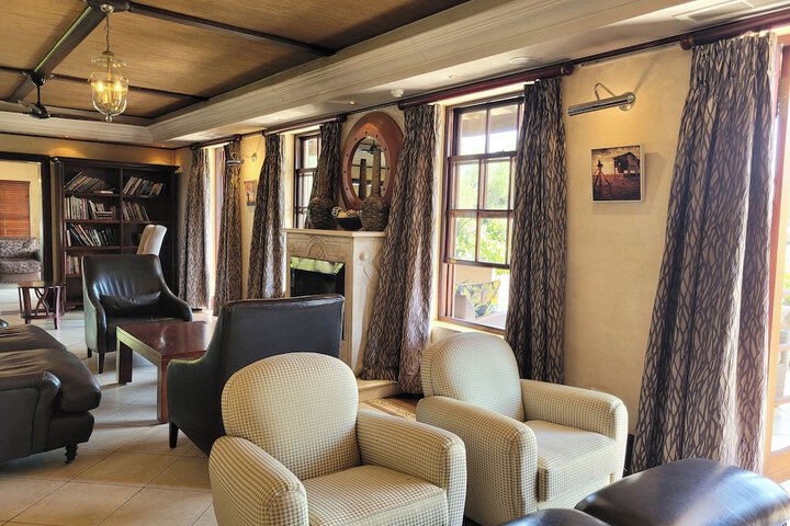 Lounge 104 of 126