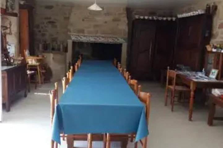 Dining 17 of 20